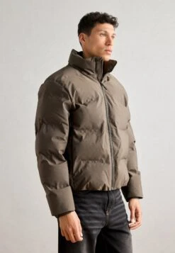 Lindbergh CROPPED SEAMLESS PUFFER JACKET - Winter Jacket - Khaki