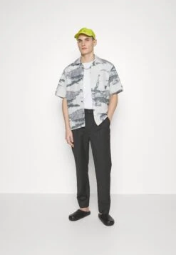 Henrik Vibskov The Artist- Shirt - Black/White -Indicode Men Wear Shop 1230615e5a4549719c25835a48f89f55