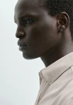 Massimo Dutti REGULAR FIT NEEDLECORD - Shirt - Sand 16 Massimo Dutti REGULAR FIT NEEDLECORD - Shirt - Sand -Indicode Men Wear Shop 16b3769ff410474aa11bd3dbd330a382