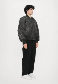 Han Kjøbenhavn OVERSIZED PADDED JACKET - Bomber Jacket - Ash Grey 11 Han Kjøbenhavn OVERSIZED PADDED JACKET - Bomber Jacket - Ash Grey -Indicode Men Wear Shop 24203f839a304054aa58fac5dd0c200c