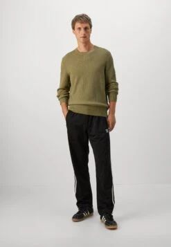 Marc O'Polo MARC O’POLO X DFB TRAVEL COLLECTION CREWNECK - Jumper - Avery Fern -Indicode Men Wear Shop 2eba10b159e844899b37ba124ea90243