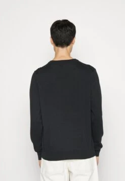 Gant Classic V Neck - Jumper - Black -Indicode Men Wear Shop 36561d08be4b4f589e201eb69ba4a3a7