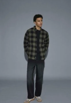 Blend BHBUSTER - Shirt - Thyme -Indicode Men Wear Shop 3c96ffcb10b941019461039a96b9fb6b