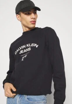 Calvin Klein Jeans Varsity Curve - Sweatshirt - Ck Black -Indicode Men Wear Shop 770072c9af6b4deb8055eb5d419e06b7