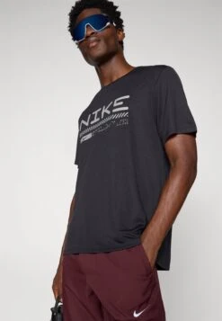 Nike Performance WINTER MILER TOP - Sports T-shirt - Black/reflective Silver-coloured -Indicode Men Wear Shop 7f2a91ec226c4394b6c4c2cfc05db574