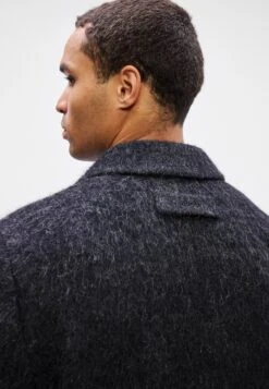 Hugo MANUS - Classic Coat - Black -Indicode Men Wear Shop 82582e0657134cd18d8bb5af72d96ed4