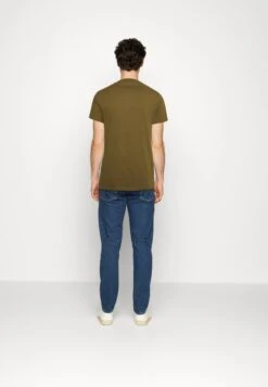 CASUAL FRIDAY CFThor - Basic T-shirt - Dark Olive -Indicode Men Wear Shop 86b53bcac056443c9fbc5725db24652d