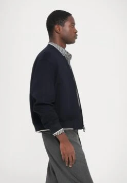 Emporio Armani BLOUSON JACKET - Light Jacket - Blu Navy 11 Emporio Armani BLOUSON JACKET - Light Jacket - Blu Navy -Indicode Men Wear Shop 9190487801904ca9bf6162f807985852