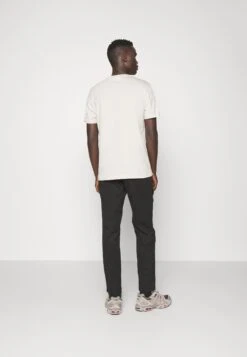 Calvin Klein Modern Tapered Pant - Chinos - Black -Indicode Men Wear Shop 9d3cd47a594c4cfe8c48caa27d31e745