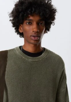 WEEKDAY Jumper - Green Dark -Indicode Men Wear Shop a3778401b34b4d3a97da78fed9df4417