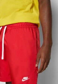 Nike Sportswear M Club Wvn Lnd Flow - Shorts - University Red/White -Indicode Men Wear Shop a52b5d647ef64f66b3ba0e31ba6d8790