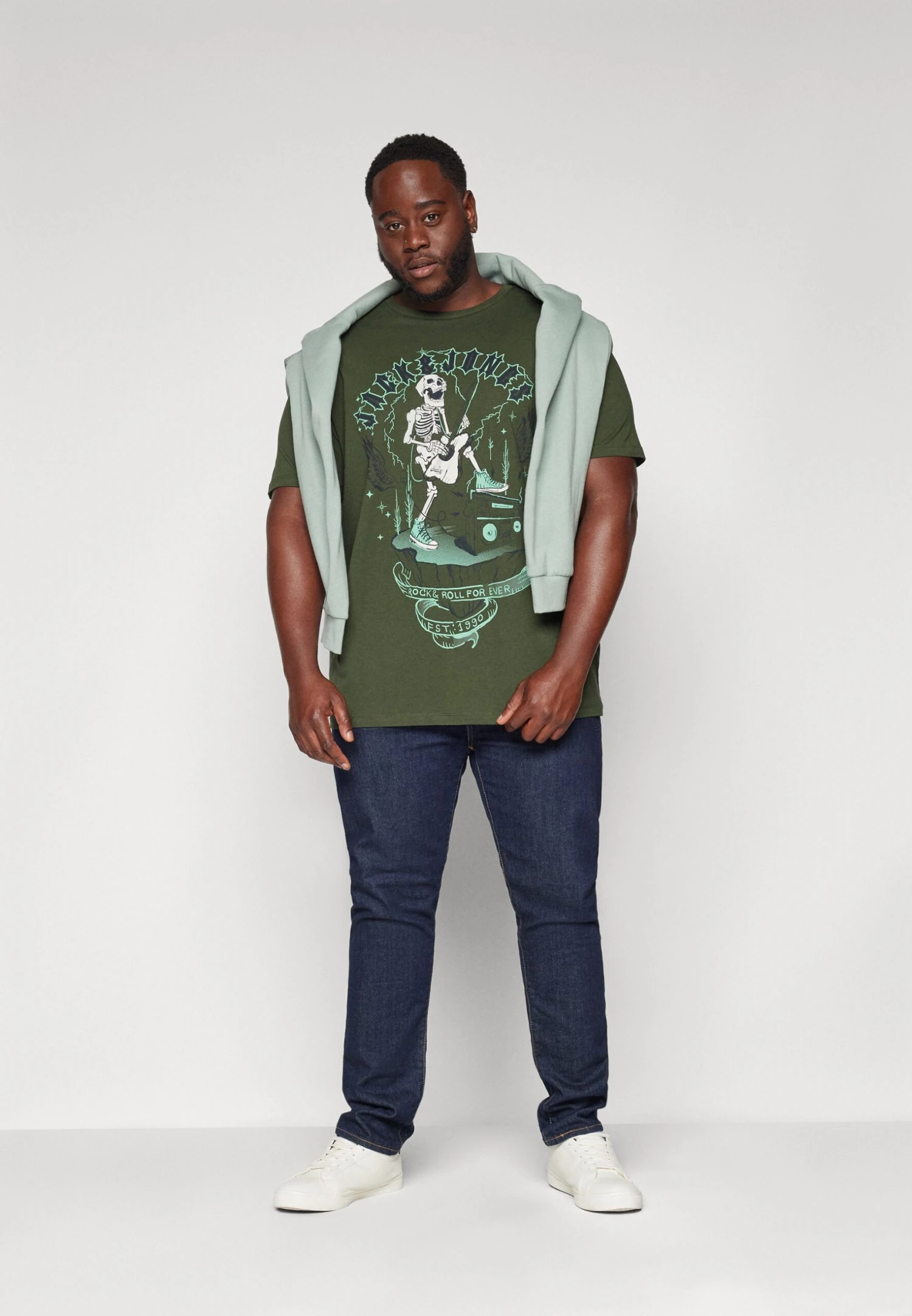 Jack & Jones JJSKULL ROCK TEE CREW NECK 4 PACK - Print T-shirt - Kombu Green/white/black/goblin Blue 1 Jack & Jones JJSKULL ROCK TEE CREW NECK 4 PACK - Print T-shirt - Kombu Green/white/black/goblin Blue