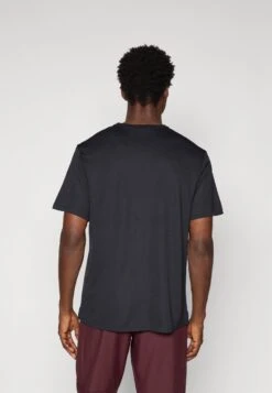 Nike Performance WINTER MILER TOP - Sports T-shirt - Black/reflective Silver-coloured -Indicode Men Wear Shop ace3fbf5d75f4ffdba8a368959abbc53