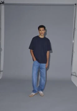 Blend BHFLAKE LOOSE FIT - Relaxed Fit Jeans - Denim Middle Blue 22 Blend BHFLAKE LOOSE FIT - Relaxed Fit Jeans - Denim Middle Blue -Indicode Men Wear Shop b17c6455b1094566b33b26d75ba84a4a