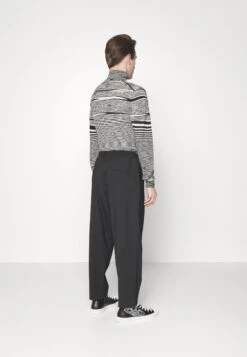 Pleated Trousers - Trousers - Black -Indicode Men Wear Shop b1f06316d0c14f52a82e9f8bf3ae6c58