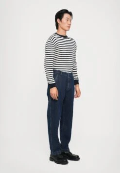 CLOSED TOLEDO TAPERED - Jeans Tapered Fit - Mid Blue 10 CLOSED TOLEDO TAPERED - Jeans Tapered Fit - Mid Blue -Indicode Men Wear Shop bad5178255db47aa96d41e05695fdab0