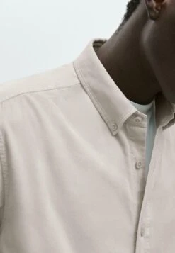 Massimo Dutti REGULAR FIT NEEDLECORD - Shirt - Sand 15 Massimo Dutti REGULAR FIT NEEDLECORD - Shirt - Sand -Indicode Men Wear Shop be195fc4670f4533be5e7e3a383cf030