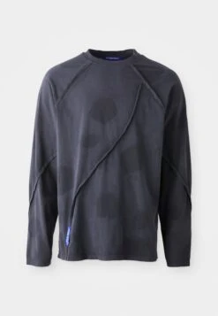 A-COLD-WALL* CHARTERED TSHIRT - Long Sleeved Top - Midnight 10 A-COLD-WALL* CHARTERED TSHIRT - Long Sleeved Top - Midnight -Indicode Men Wear Shop bf02b158696142fb998e8b205f0927b8
