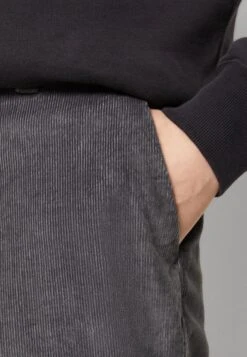 Abercrombie & Fitch Pant Corduroy - Chinos - Grey -Indicode Men Wear Shop c07a4e1d82a24f6daae6d155bbdfe59f