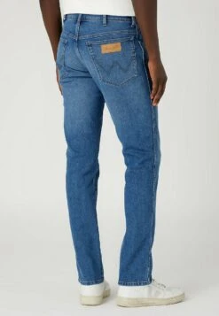 Wrangler TEXAS SLIM - Straight Leg Jeans - The Marverick -Indicode Men Wear Shop ca297df26fec427a8bf3d93612d3763b