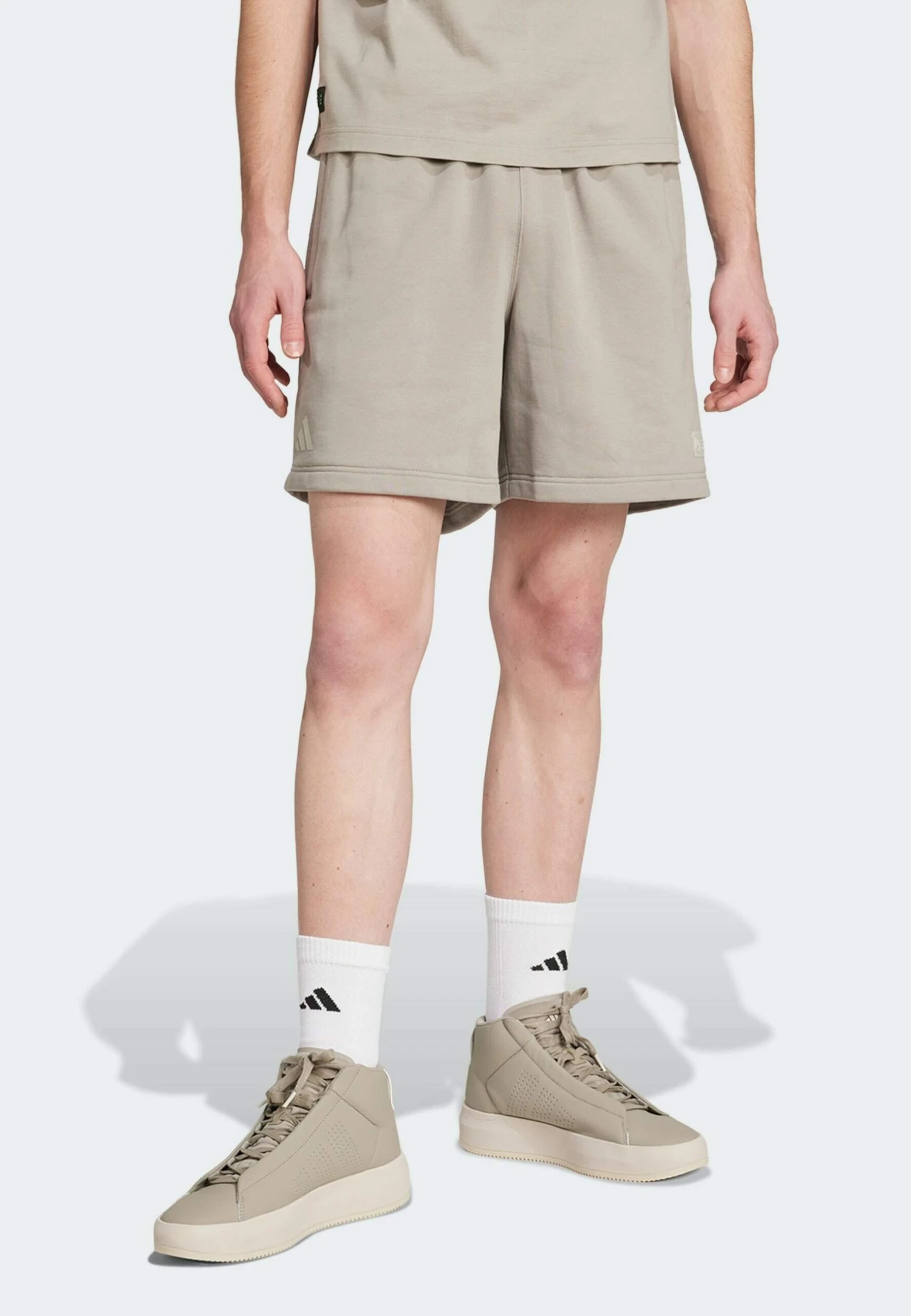 Adidas Originals AMG PETRONAS FORMULA ONE TEAM PREMIUM - Tracksuit Bottoms - Putty Beige Alumina 1 Adidas Originals AMG PETRONAS FORMULA ONE TEAM PREMIUM - Tracksuit Bottoms - Putty Beige Alumina