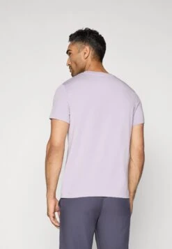 Fila LOGO SMALL - Basic T-shirt - Lavender Grey 9 Fila LOGO SMALL - Basic T-shirt - Lavender Grey -Indicode Men Wear Shop ef32929cba5b4671a3feeba59a281d10