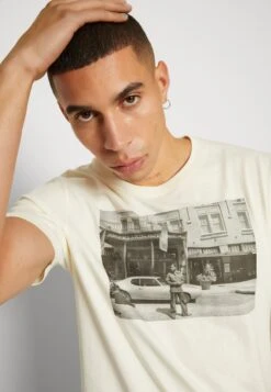 Wrangler Graphic Tee - Print T-Shirt - Vanilla Ice -Indicode Men Wear Shop ef97aef2c3064d6b8322d177656de08f