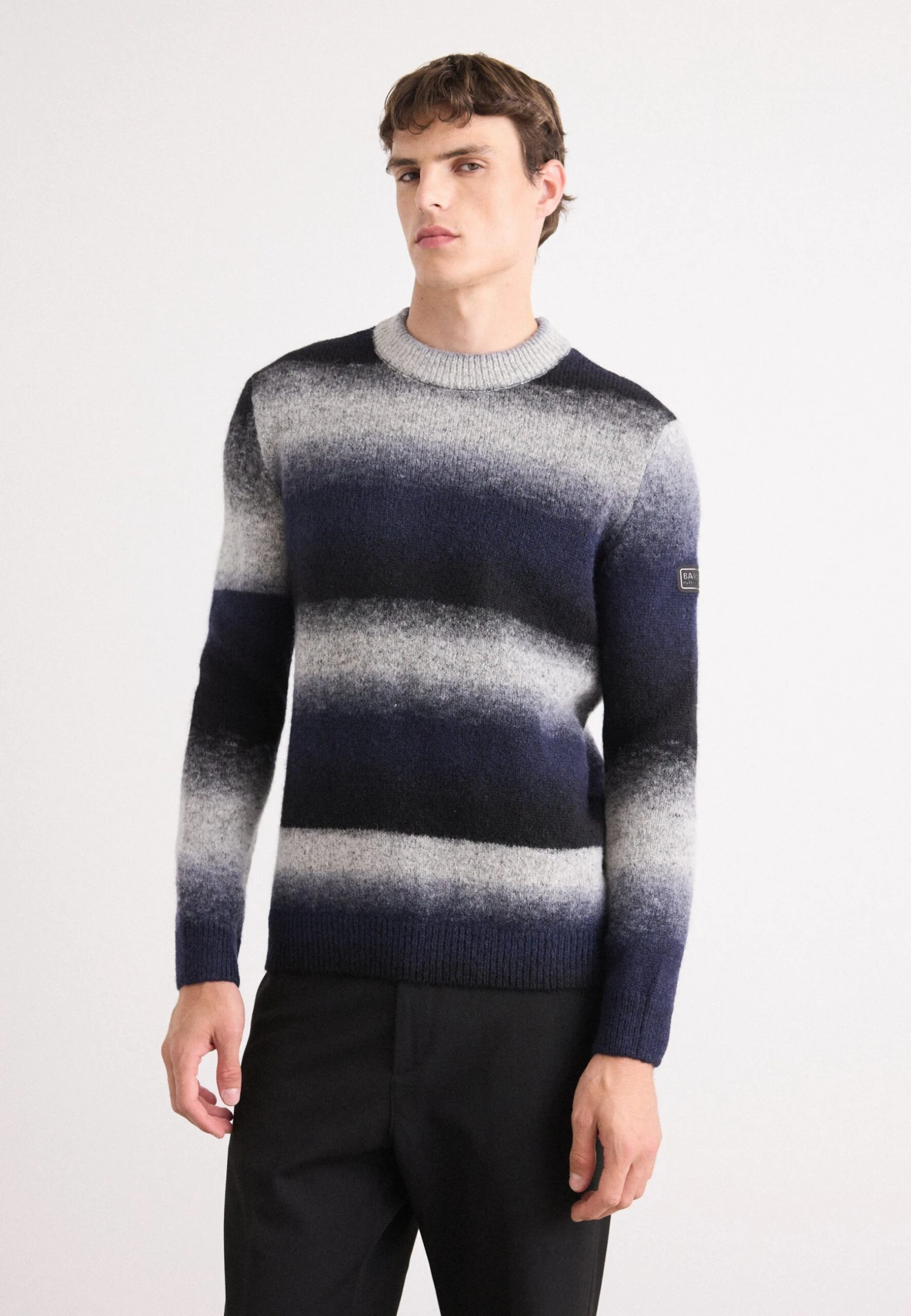 Barbour International VECTOR COLOUR BLOCK CREW NECK JUMPER - Jumper - Black 1 Barbour International VECTOR COLOUR BLOCK CREW NECK JUMPER - Jumper - Black