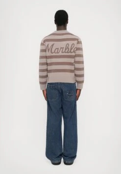 DUSTY ROSE BOXY CREWNECK - Jumper - Beige 9 DUSTY ROSE BOXY CREWNECK - Jumper - Beige -Indicode Men Wear Shop faa9766b49f4421296afa47f17d74f5b